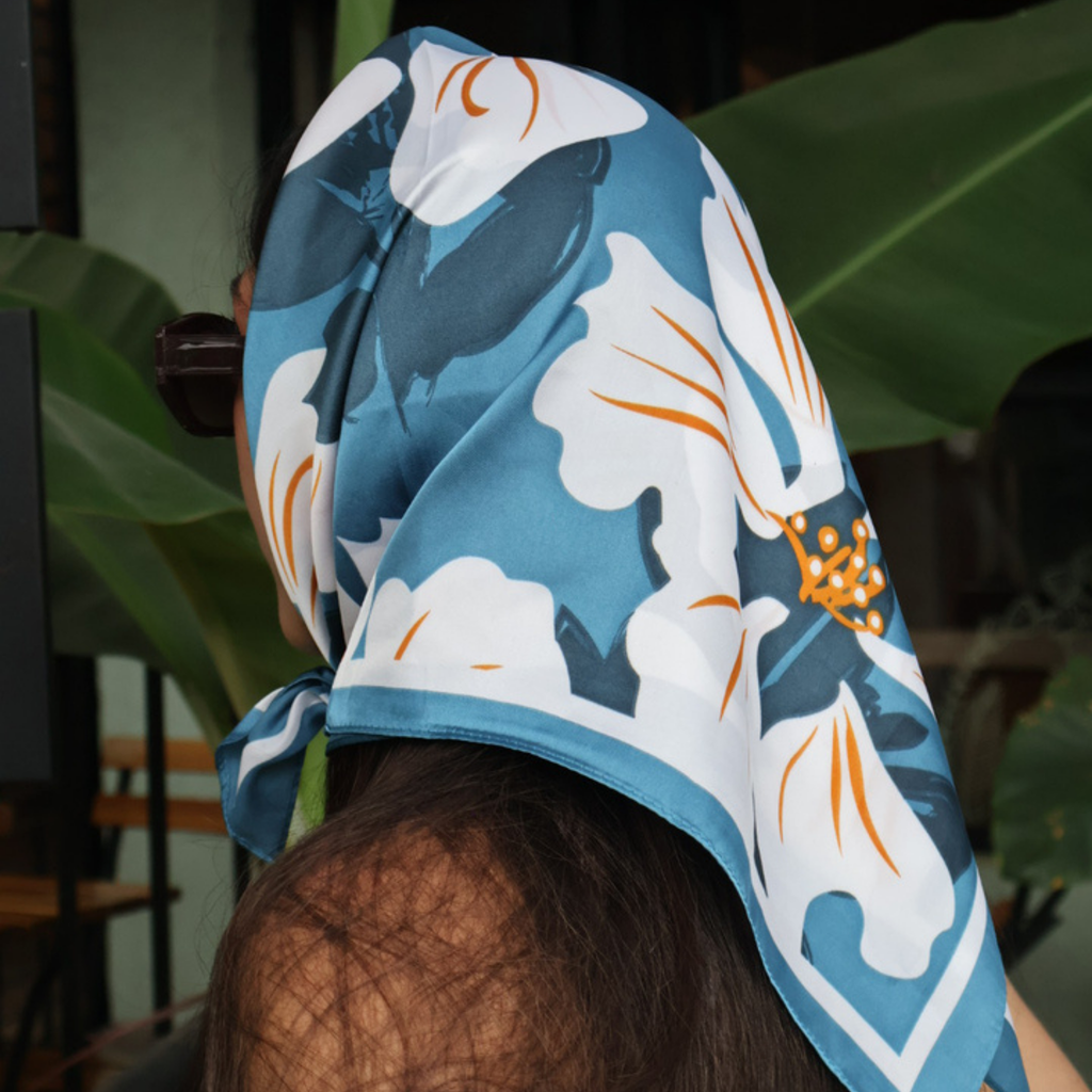 Pañoleta de seda Bella azul